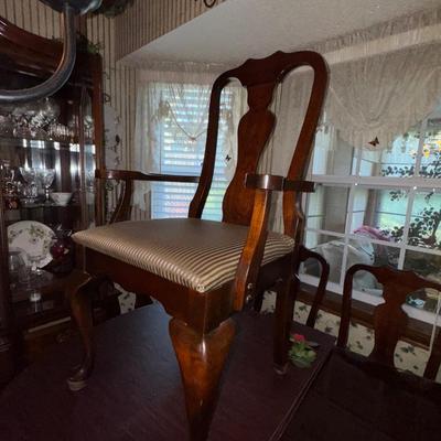 DINING ROOM TABLE WITH 6 CHAIRS