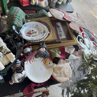 CHRISTMAS TABLE WITH ORNAMENTS - BLACK TABLE NOT INCLUDED