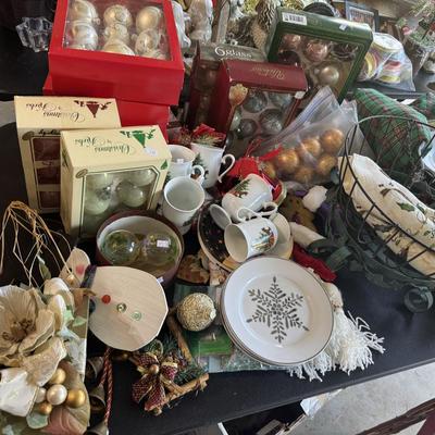 CHRISTMAS TABLE WITH ORNAMENTS - BLACK TABLE NOT INCLUDED