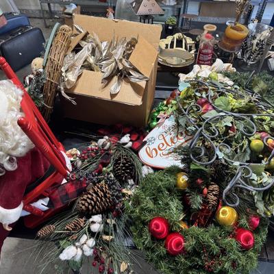 WREATH TABLE - TABLE NOT INCLUDED