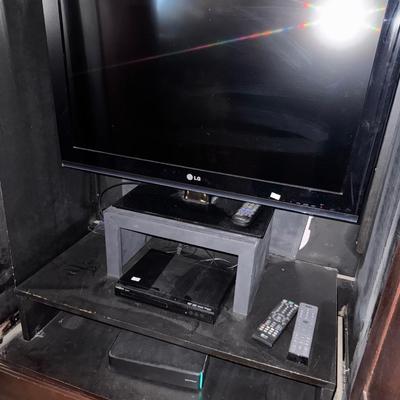 ENTERTAINMENT CENTER, TV, AND CONTENTS