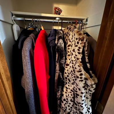 HALLWAY CLOSET WOMENS LOT
