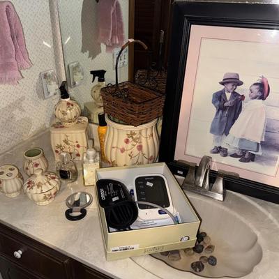 MASTER BATHROOM MISC LOT