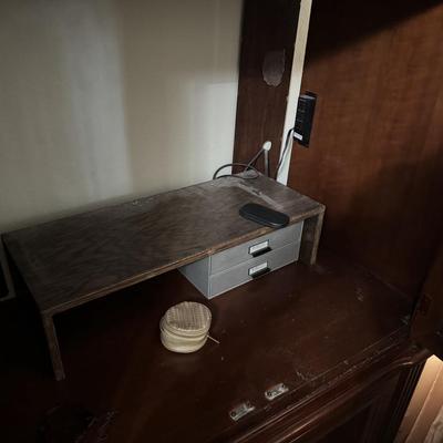 MASTER ENTERTAINMENT CABINET WARDROBE