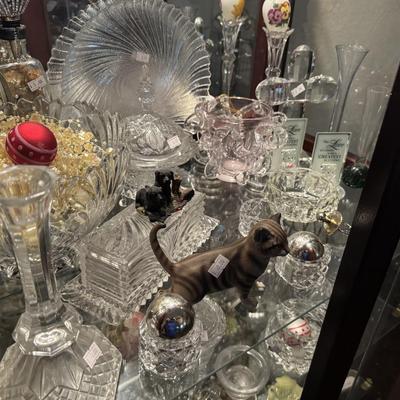 CURIO CABINET WITH CONTENTS - LOCKS!!