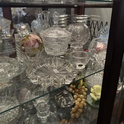CURIO CABINET WITH CONTENTS - LOCKS!!
