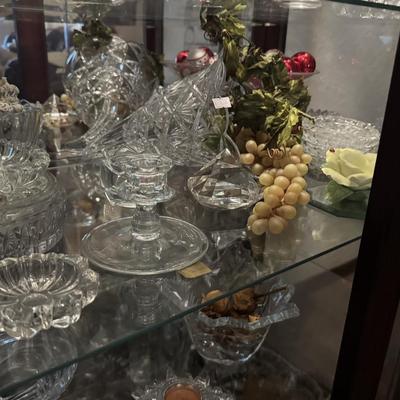 CURIO CABINET WITH CONTENTS - LOCKS!!