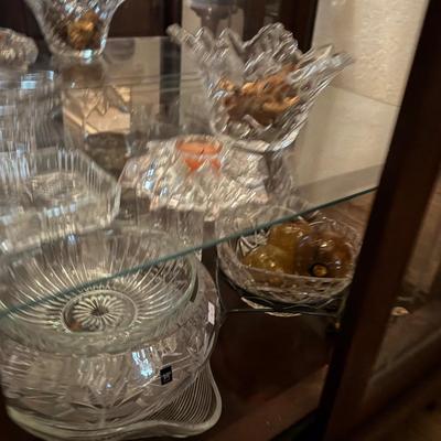 CURIO CABINET WITH CONTENTS - LOCKS!!