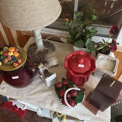 BIRDHOUSE TABLE WITH CONTENTS