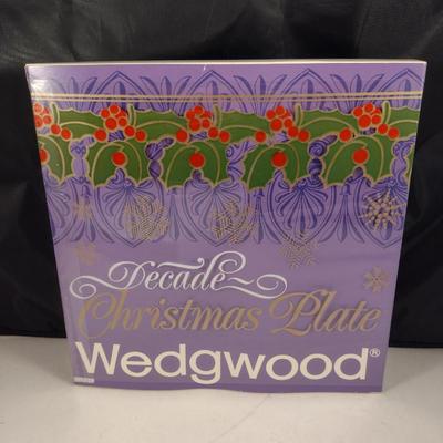 Vintage Wedgwood Decade Christmas Plate- English Points of Interest