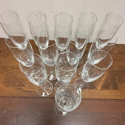Sale Photo Thumbnail #143: Pictures show 13 glasses, but there are 14. One was found after the photos were shot.