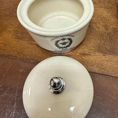 Bathroom Ceramic 5 Piece Set of Toiletries Lotion Bottle Mouth Cup, Toothbrush Holder, Soap Dish, Covereds Dish, Tissue Box