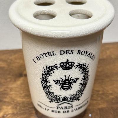 Bathroom Ceramic 5 Piece Set of Toiletries Lotion Bottle Mouth Cup, Toothbrush Holder, Soap Dish, Covereds Dish, Tissue Box