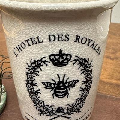Bathroom Ceramic 5 Piece Set of Toiletries Lotion Bottle Mouth Cup, Toothbrush Holder, Soap Dish, Covereds Dish, Tissue Box