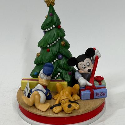 Christmas 1988 Porcelain Figurine Mickey & Donald amongst the Christmas Limited Ed