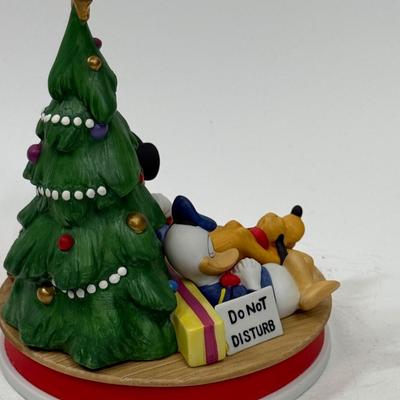 Christmas 1988 Porcelain Figurine Mickey & Donald amongst the Christmas Limited Ed