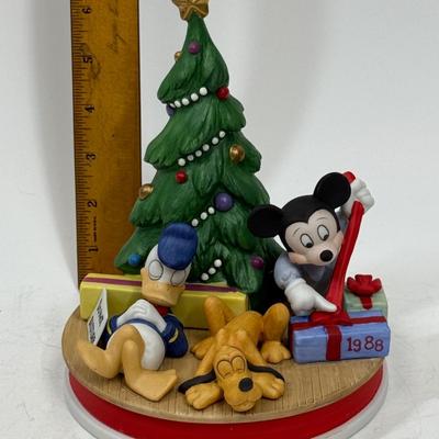 Christmas 1988 Porcelain Figurine Mickey & Donald amongst the Christmas Limited Ed