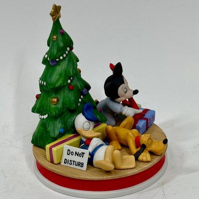 Christmas 1988 Porcelain Figurine Mickey & Donald amongst the Christmas Limited Ed