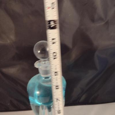 Clear Glass/Crystal Decanter with Stopper- Approx 11" Tall