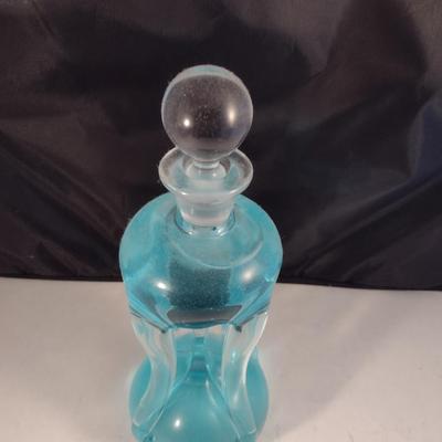 Clear Glass/Crystal Decanter with Stopper- Approx 11" Tall