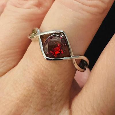 Beautiful Red Zirconia Fashion Ring