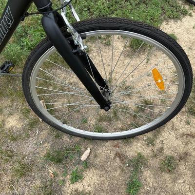 NICE SCHWINN INFINITY 7 SPEED MOUNTAIN BIKE