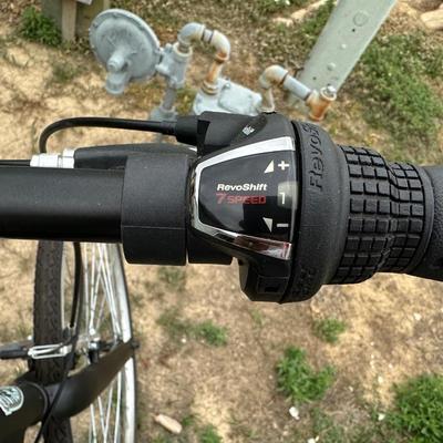 NICE SCHWINN INFINITY 7 SPEED MOUNTAIN BIKE