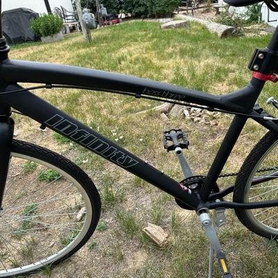 NICE SCHWINN INFINITY 7 SPEED MOUNTAIN BIKE