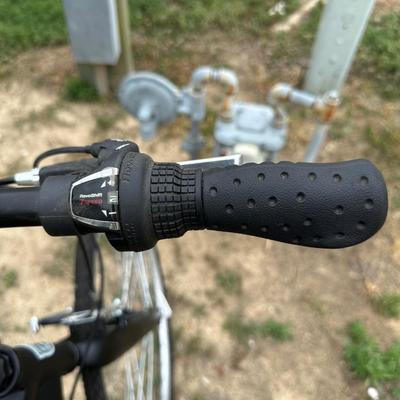 NICE SCHWINN INFINITY 7 SPEED MOUNTAIN BIKE