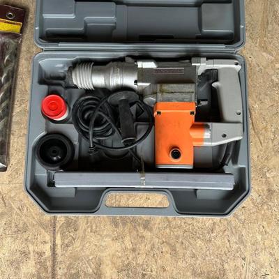 1" SDS ROTARY HAMMER AND 5 PC DRILL MASTER SDS MASONRY BIT SET