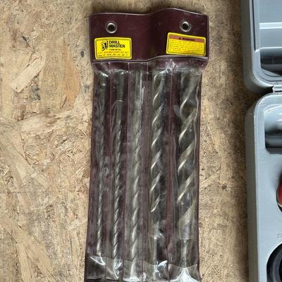 1" SDS ROTARY HAMMER AND 5 PC DRILL MASTER SDS MASONRY BIT SET