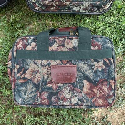 RICARDO 2 WHEEL SUITCASE WITH MATCHING TOILETRY BAG PLUS A SECOND 2 WHEEL SUITCASE