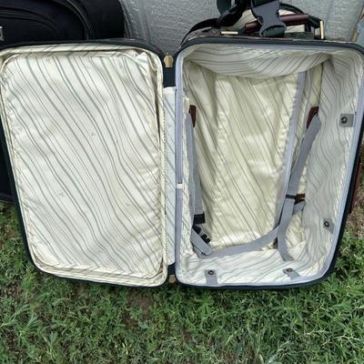 RICARDO 2 WHEEL SUITCASE WITH MATCHING TOILETRY BAG PLUS A SECOND 2 WHEEL SUITCASE