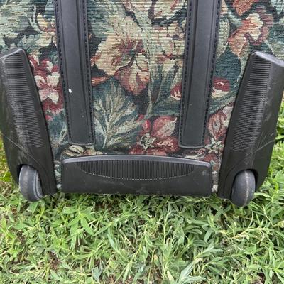 RICARDO 2 WHEEL SUITCASE WITH MATCHING TOILETRY BAG PLUS A SECOND 2 WHEEL SUITCASE