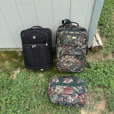 RICARDO 2 WHEEL SUITCASE WITH MATCHING TOILETRY BAG PLUS A SECOND 2 WHEEL SUITCASE