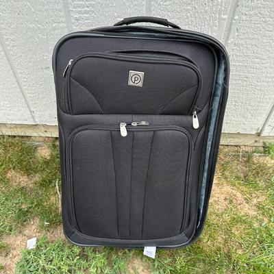 RICARDO 2 WHEEL SUITCASE WITH MATCHING TOILETRY BAG PLUS A SECOND 2 WHEEL SUITCASE