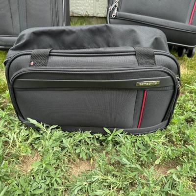 SUITCASES WITH 4 AND 2 WHEELS PLUS A CARRY ON BAG