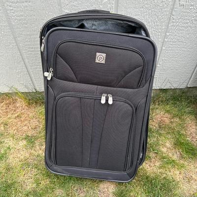 SUITCASES WITH 4 AND 2 WHEELS PLUS A CARRY ON BAG