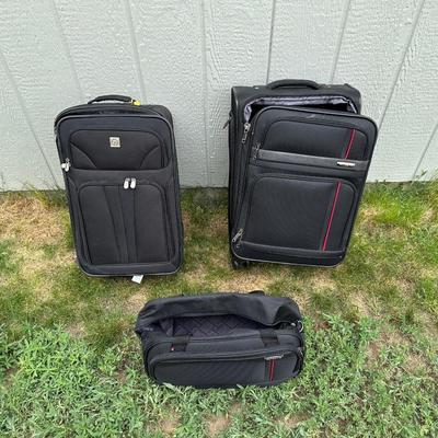 SUITCASES WITH 4 AND 2 WHEELS PLUS A CARRY ON BAG