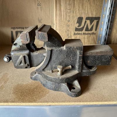 #4 SWIVEL BENCH VISE
