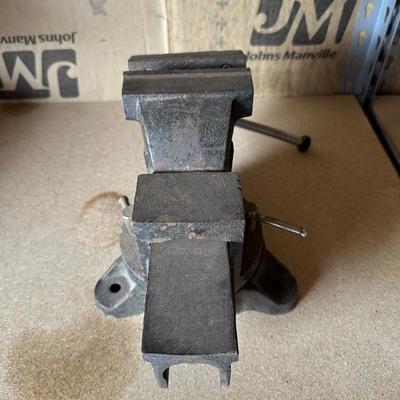 #4 SWIVEL BENCH VISE