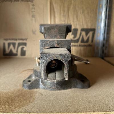 #4 SWIVEL BENCH VISE
