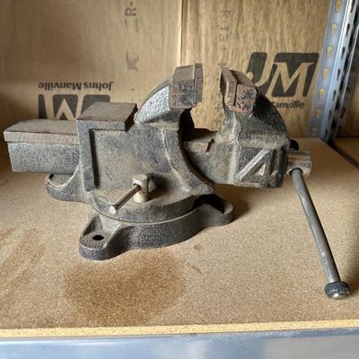#4 SWIVEL BENCH VISE