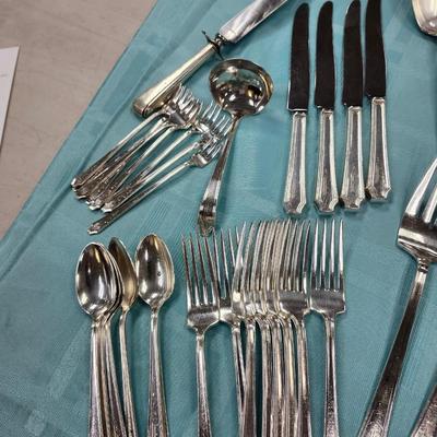 Sale Photo Thumbnail #101: This set is in very nice condition.  It includes:
8 knives
1 cake server
2 serving spoons
8 dinner forks
2 large serving forks
9 butter knives
8 iced tea spoons
8 soup spoons
6 teaspoons
1 large meat knife with fork 
gravy ladle
1 sugar spoon
8 seafood fo