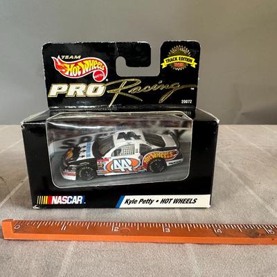 Team Hot-Wheels Pro Racing - Kyle Petty 1999 Collector Track Edition