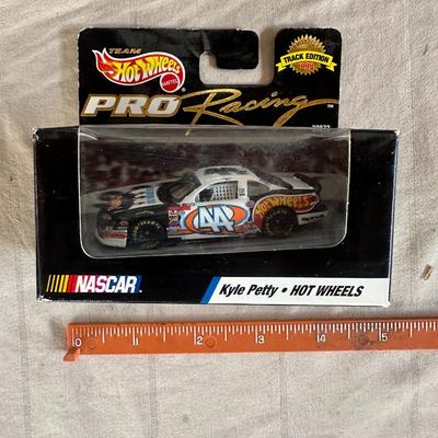 Team Hot-Wheels Pro Racing - Kyle Petty 1999 Collector Track Edition