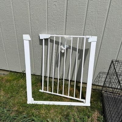 SAFETY GATE AND A PET KENNEL
