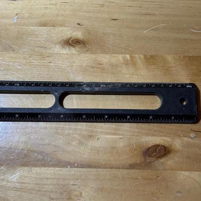 HEAVY DUTY WIRE CRIMPERS, BOLT CUTTERS AND A LEVEL
