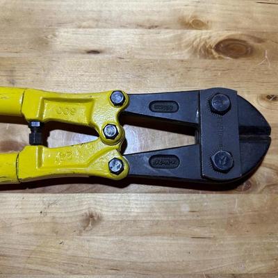 HEAVY DUTY WIRE CRIMPERS, BOLT CUTTERS AND A LEVEL