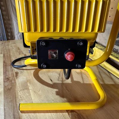 HALOGEN LAMP, 4 FT LEVEL AND A CLAMP